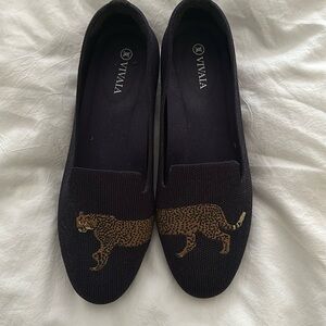 Vivaia navy blue leopard flat